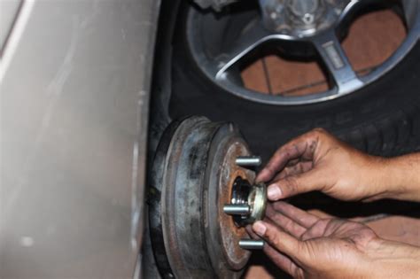 Cara ganti bearing tyre bahagian belakang tutorialdiy automotif. Tempat rujukan sendiri: Tukar Bearing Belakang ( Wira ...