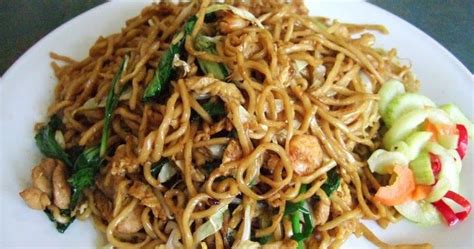 Jadi mienya direbus dulu, lalu digoreng dengan bawang dan sebagainya, lalu bumbunya tetap ditabur ke dalam mienya. Resep Mie Goreng Jawa Spesial Lezat | Resep masakan, Resep ...