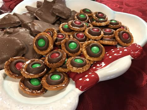 Perfect for the christmas holidays. Super Easy Christmas Treats Your Kids Can Do - M&M ...