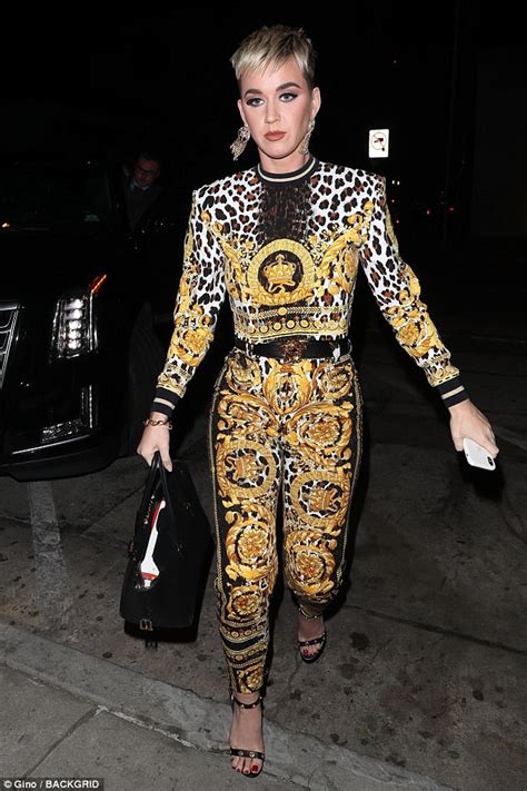 Harap bersabar!apa beza borang be dan borang b? Katy Perry dons leopard print and gold two-piece in LA ...