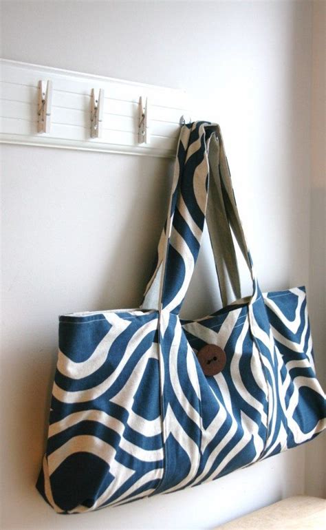 Diy yoga mat bag | zipper bag with crossbody strap. April Sew Along: Complete! | Yoga bag pattern, Yoga mat bag pattern, Yoga mat bag diy