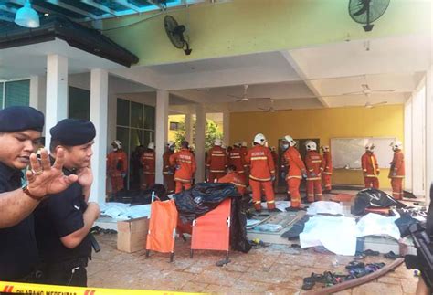 Tragedi kebakaran tahfiz darul quran ittifaqiyah merupakan kebakaran kedua terbesar selepas tragedi kebakaran pondok pak ya (sekolah agama seorang tenaga pengajar yang juga warden pusat tahfiz berkenaan, mohd arif mawardi, berkata sebelum tidur jam 11 malam, tiada tong gas di. 25 Mati Dalam Kebakaran Besar Di Sekolah Tahfiz Keramat ...