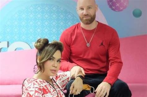 Melaney yang menikah dengan bule asal australia, tyson pada 31 juli 2010 silam dikaruniai dua meski memiliki suami bule, melaney ricardo justru mengungkapkan pernyataan mengejutkan. Rumah Tangganya Sempat Memanas, Melaney Ricardo Suruh ...