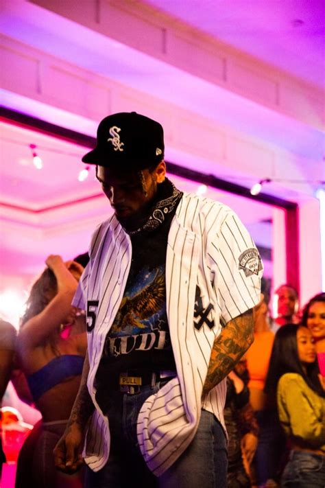 Chris Brown - Loyal ft. Lil Wayne,Tyga - MP3GH.COM