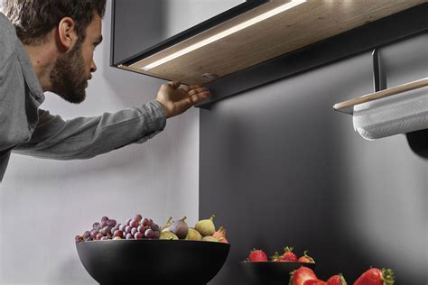 En la cocina, es básico contar con una luz uniforme y constante, de ahí que lo mejor sea distribuir focos. Iluminar la cocina: consejos | Cocinas Santos | Santiago ...