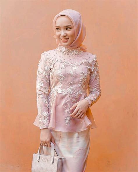 Harga murah di lapak herigrosir. Yuk Intip Inspirasi Model Kebaya Untuk Hari Kartini Ini ...