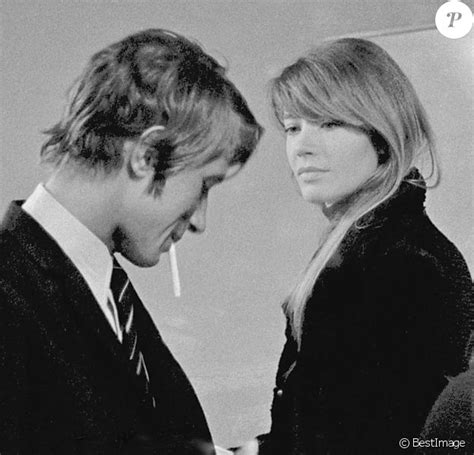 Jacques dutronc il est cinq heures paris s'éveille | archive ina. Françoise Hardy mariée à Jacques Dutronc, mais... "Il a une compagne très dévouée" - Purepeople