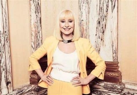 Raffaella carrà è morta a 78 anni. Covid, Raffaella Carrà terrorizzata: "Meglio cancellare il ...
