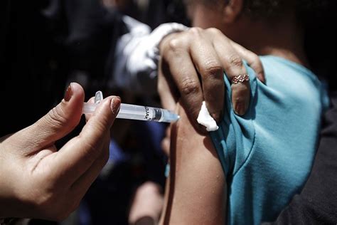 .of the flu vaccine for the elderly is not much better, and this can usually be ascertained simply by reading the package insert for the vaccine. Doctors stress importance of anti-flu vaccination for the ...