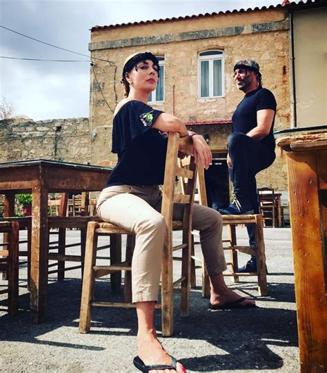 Ο θάνος λέκκας είναι ηθοποιός. Η Σμαράγδα Καρύδη είναι θεά του Instagram | | LifeViews