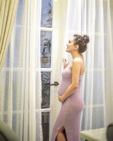 Kamu hamil?, tanya david setengah tak percaya. Shandy Aulia Pamer Baby Bump Jelang Melahirkan, Tetap ...