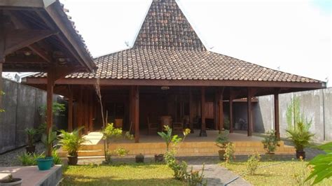 Rumah adat bangsal kencono dibangun oleh sultan hamengku buwono i pada tahun 1756 masehi silam dengan tujuan sebagai tempat berkumpul untuk acara keagamaan atau kesultanan. Kumpulan Rumah Adat di Indonesia dari Masing-masing ...
