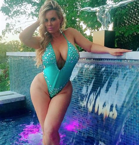 Xhamster to najlepszy portal z filmami pornograficznymi oferujący darmowe porno! Coco Austin bares booty in thong as she takes credit for ...