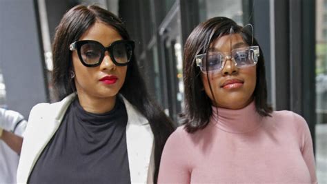 Kelly's girlfriends inside the embattled singer's trump tower condominium led to a domestic battery charge against one of them and sent the other to the hospital, chicago police said thursday. R. Kelly's Girlfriends Get Into A Physical Fight On ...