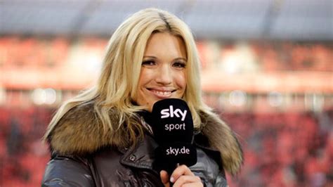 Jessica kastrop ist bei sky chefreporterin für die champions league und moderiert die. Jessica Kastrop & Co.: So sexy kannTV-Sport sein | news.de