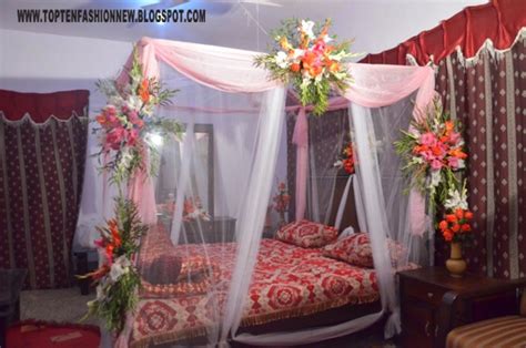 In addition to arranging wedding decorations and wedding reception venue, wedding room decoration also can not fail to be prepared. 29 Bedroom Decoration for First Night 2020 UK - Round Pulse