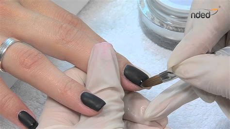 Schwarzer nagellack hat eine ideale pigmentierung, da die erste schicht, die wir machen, eine gute bedeckung hat, die das arbeiten erleichtert, schnell trocknet und eine gute dauer hat. UV Nagellack für Nageldesign & Gelnägel im Matt-Look ...