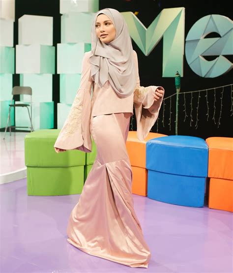 Pelakon indonesia nia ramadhani tayang puting tetek. Fesyen Baju Kurung Neelofa