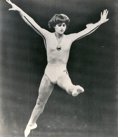 Надя команечи (надя елена комэнеч; Documenta2 emite 'Nadia Comaneci, la gimnasta y el dictador'