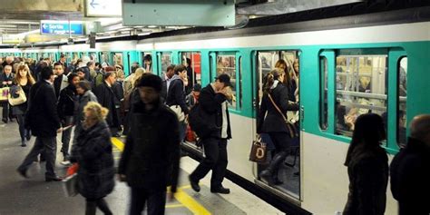 55,2% 29:47 une femme excitée surprise en train de tromper. Un homme poignarde-t-il les gens au hasard dans le métro parisien ? - Sud Ouest.fr