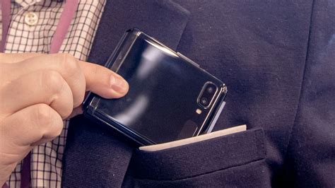 We can not guarantee that the information on this page is 100% correct. Samsung Galaxy Z Flip 3 foldable tipped to occur in a ...