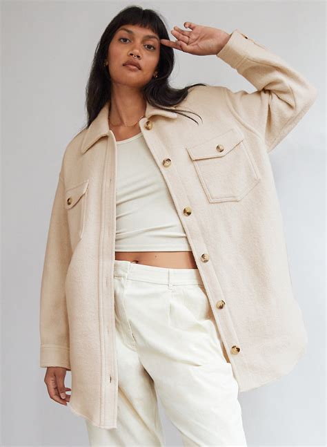 Always wondered how to style your ganna jacket? Wilfred Free GANNA JACKET | Aritzia INTL