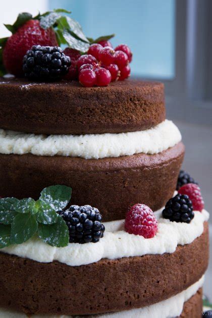 Vanille chocolat blanc/framboises vanille/citron ou tout citron citron/framboises chocolat au lait/mousse passion. Naked cake chocolat vanille