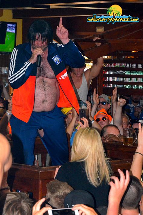 Du bist nicht auf mallorca? Ballermannverbot für Ikke Hüftgold? - Mallorca Paparazzi