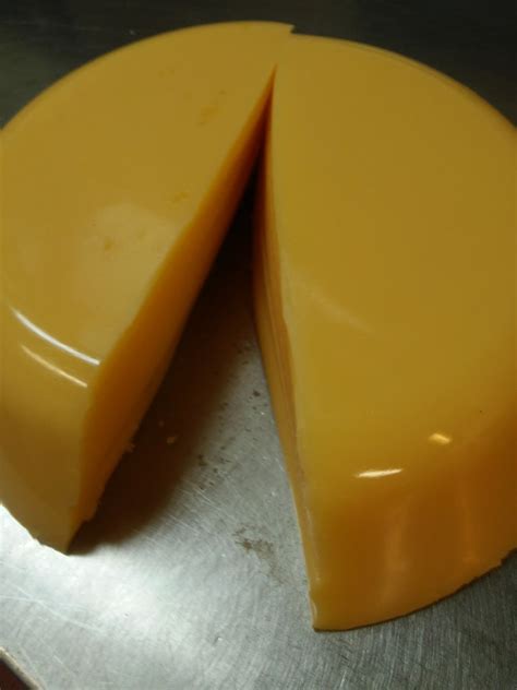 Puoi dire che è il parente la crema bavarese può essere utilizzata durante la preparazione delle torte. Crema Bavarese