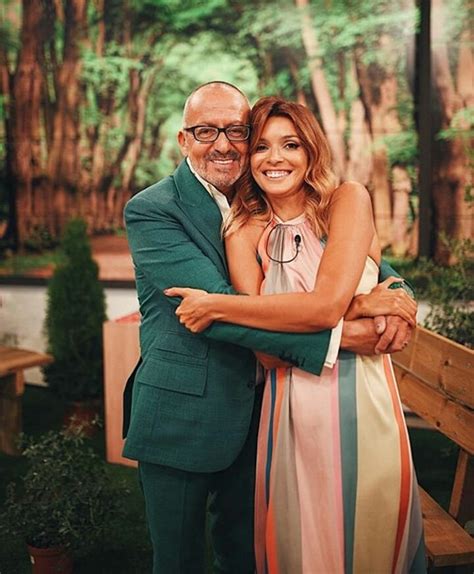 Através das suas redes sociais, a jovem atriz partilhou o vídeo promocional. Goucha apalpa maminhas a Maria Cerqueira Gomes - a Ferver ...