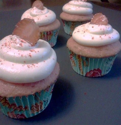 Vanilla instant pudding mix (4 serving size) 2 tbsp. Duncan Hines StrawBerry Cupcakes *Prize Winner ...