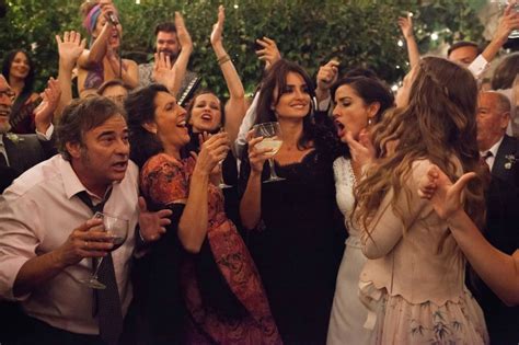Auch corelli, der ein leidenschaftlicher mandolinenspieler ist, fühlt sich zu der Penélope Cruz redet über ihren neuen Film Offenes Geheimnis