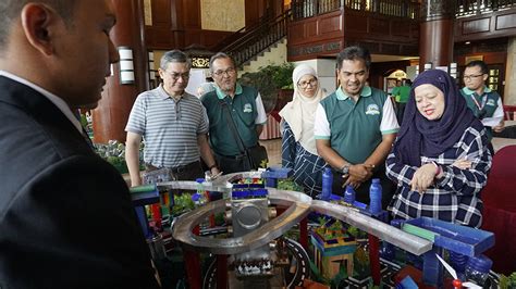 Pelbagai insentif juga telah diwujudkan dalam menggalakkan sektor awam malahan sektor swasta untuk. KARNIVAL INOVASI TEKNOLOGI HIJAU PERINGKAT KEBANGSAAN ...