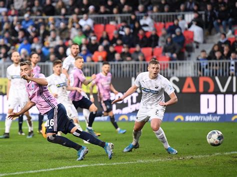 Currently, sv sandhausen rank 17th, while hamburger sv hold 3rd position. 1:1 in Sandhausen: Eine HSV-Fahrt im Gefühls-Karussell