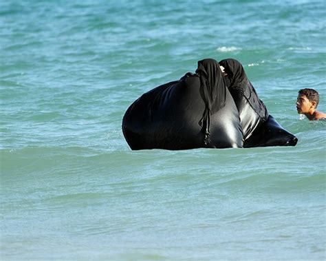 Nur noch einmal will sie vor die tür treten: TENDANCE ANTIPODES: Scandale : la baignade en burka ...