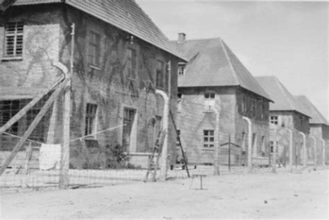 Kniha tábor smrti osvětim je mrazivou skicou vykreslující toto hanebné zařízení. Koncentrační tábor Osvětim-Auschwitz - Fotoalbum - Dobové foto - Dobové fotky - Auschwitz I ...