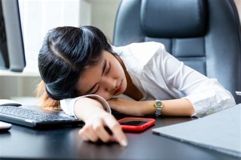 Depresi berat adalah jenis penyakit depresi yang umum dialami banyak orang, mungkin termasuk depresi postpartum adalah jenis depresi yang menimpa para wanita beberapa minggu atau bulan. 3 Faktor yang Bikin Berat Badan Turun saat Depresi | Urbanasia.com