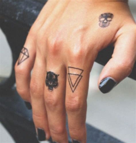 When the needle first punctured my skin, it felt like a bee sting. Pin von Sabina Svensson auf // INK N STUDS | Hand tattoos ...