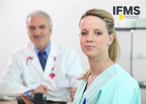 Il assure l'hygiène et le confort des patients. Prépa concours Aide-soignant(e) - IFMS Vendée