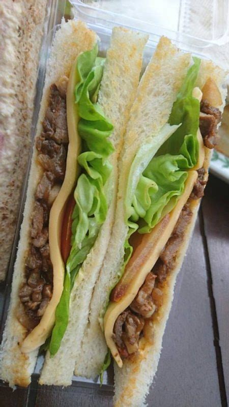 Bagi anda yang ingin menjadikan resep cara membuat roti sandwich telur diatas tersebut sebagai inovasi untuk usaha kuliner anda atau sekedar sebagai penambah pengetahuan anda untuk hidangan di rumah. Beef & Tuna Sandwich, 2 Resipi Untuk Sarapan Pagi Yang ...