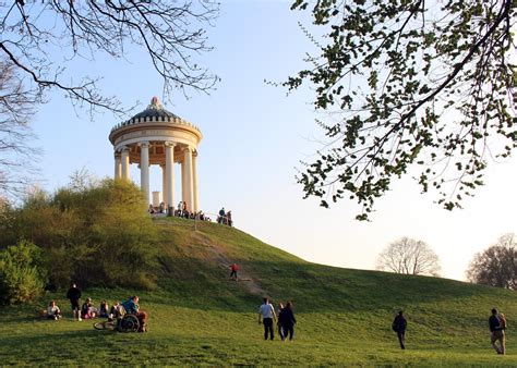 Englischer garten, aufgenommen von der königinstraße im september 2018 als „englischer garten im engeren sinne wird der südteil des parks bezeichnet. Englischer Garten Fkk - Englischer Garten Munchen - Hier ...