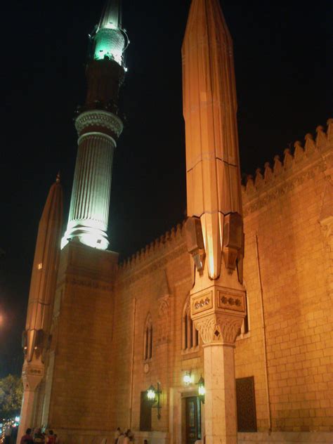 تمتلك صيدليات مصر حوالي 41 فرع موزعة على العديد من محافظات مصر في الوجة البحري والوجة القبلي والمحافظات الرئيسية وتعمل. مسجد الامام الحسين مصر - مسجد الحسين مصر حى الحسين حي الحسين