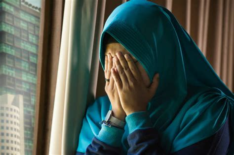 Saya langsung tak terima lafaz cerai seperti didakwanya dilakukan terhadap saya menerusi whatsapp. Lafaz Cerai Yang Sah: Syarat Sah Cerai Melalui SMS ...
