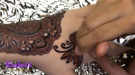 Kashee's mehndi experts know how to add complexity and foreign beauty to every single design they apply. Kashees Flower Signature Mehndi / Instagram Post By Kashee ...