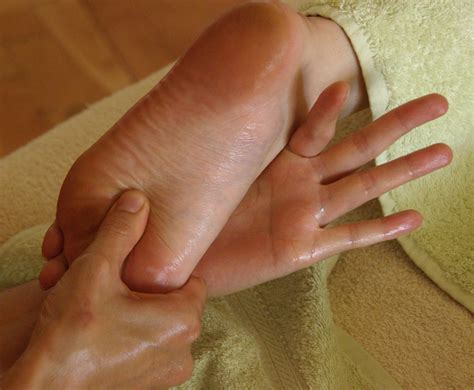 2 prepare a warm foot bath for your client. Reflexology - Massage Bucharest