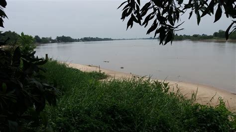 Teluk intan dilingkungi oleh aliran sungai perak dan sungai bidor. Mohd Faiz bin Abdul Manan: River Front Teluk Intan