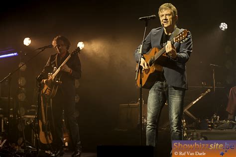 We maken er iedere avond het concert van ons leven van., zo verwoordt de eeuwig jonge bart peeters het zelf. Bart Peeters: Brood voor Morgenvroeg in Borgerhout ...