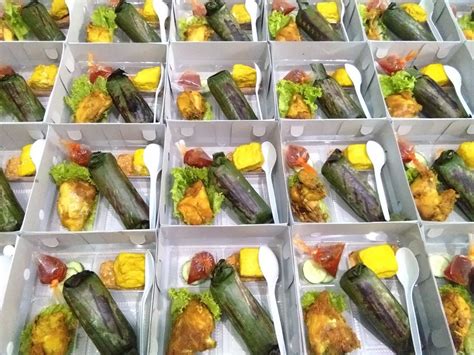 Nasi box yang modern dan kekinian ini bukan lagi nasi yang ada seperti disebuah hajatan berbentuk box persegi empat,melainkan nasi yang didesain unik,simpel dan mudah dibawa oleh siapa saja. Nasi Box Kekinian - Nasi Box Tangerang Archives Dapur ...