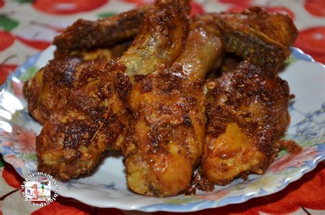 Literally translated from malay, ayam goreng berempah means 'spiced fried chicken'. Dapur Mamasya: Ayam Goreng Berempah & Kerabu Tomato Bilis