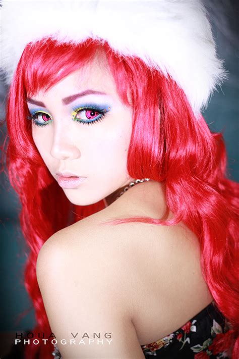 I know we've mentioned idols who can pull off crazy red hair before (check out our 2014 special feature), but here are more idols who've rocked the color just as well! Red hair asian girl by HouaVang on DeviantArt